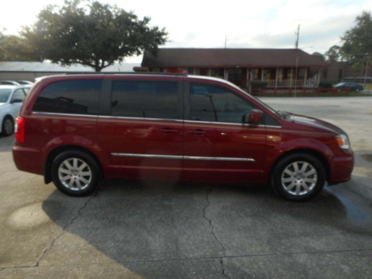 2013 BURGUNDY CHRYSLER TOWN and COUNTRY TOURI (2C4RC1BG9DR) , located at 1200 Cassat Avenue, Jacksonville, FL, 32205, (904) 695-1885, 30.302404, -81.731033 - Photo#4